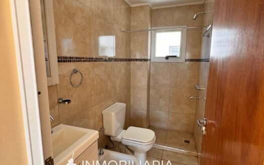 Departamento en alquiler en Villa Sarita de 2 dormitorios con cochera opcional